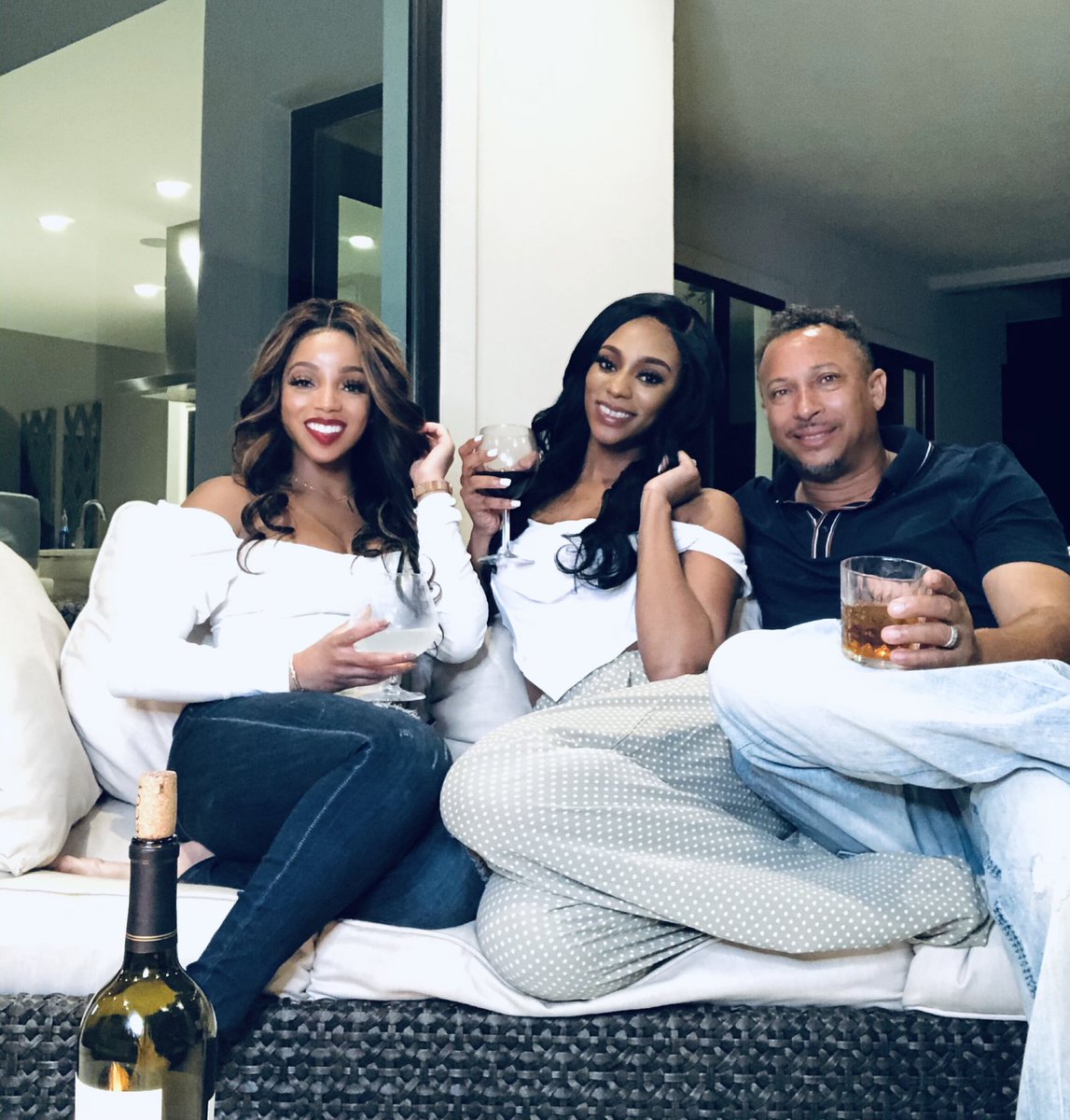lilesofsmiles's tweet photo. When they confuse flirting over family! #BelleCollective 🛎#itsrealoverhere @Latrice_Rogers1 https://t.co/Ea6z5WaHMv