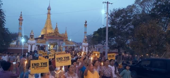 AyeAyesann's tweet photo. Pre dawn strike from Pyin Ce Village, Natogyi Town, Mandalay named "Tabaung Fight" marching in strength!

FASCIST REVOLUTION
#WhatsHappeningInMyanmar 
#Mar27Coup https://t.co/7tKm58gzRe