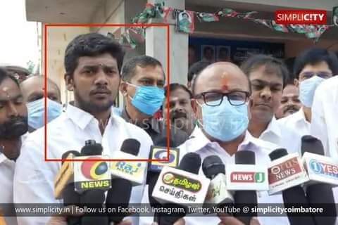 gokula15sai's tweet photo. கட்டத்தில் நிற்பவன் பெயர் அருளானந்தம்
அதிமுக மாணவரணி செயலாளர்.
அதிமுக அமைச்சர் பொள்ளாச்சி ஜெயராமனோடு..,
அதுவும் வாக்கு சேகரிப்பில்?
276 இளம்பெண்களை பாலியல் கொடுமை செய்த வழக்கில்,
மிக முக்கிய குற்றவாளி!
இவனை இன்னும் கைது செய்யலை!
மக்களே!
அதிமுகவில் ஒருத்தர் கூட
ஜெயிக்க கூடாது https://t.co/me66Yprw55
