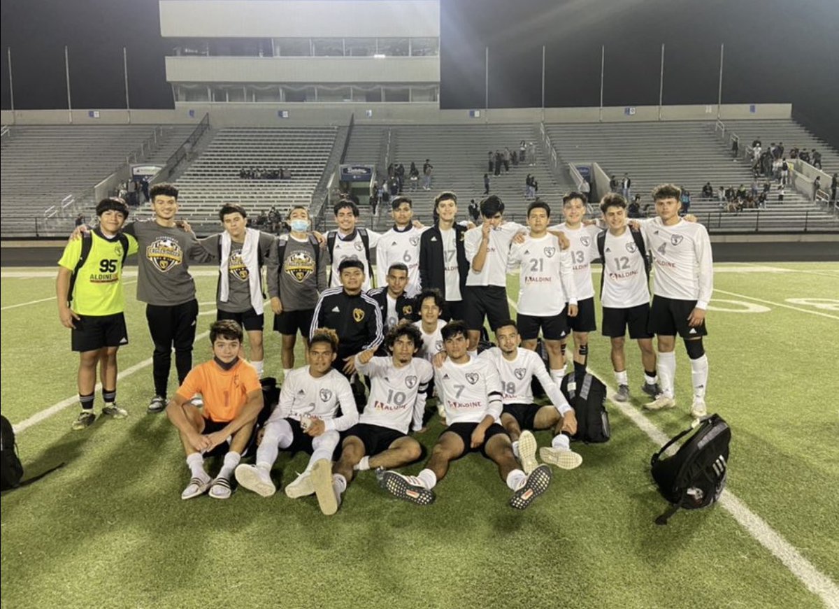 Ike__Soccer's tweet photo. There no where we rather be then with each other. We came,We saw, We conquered! #vamoseagles https://t.co/6rMmZ5ybbD