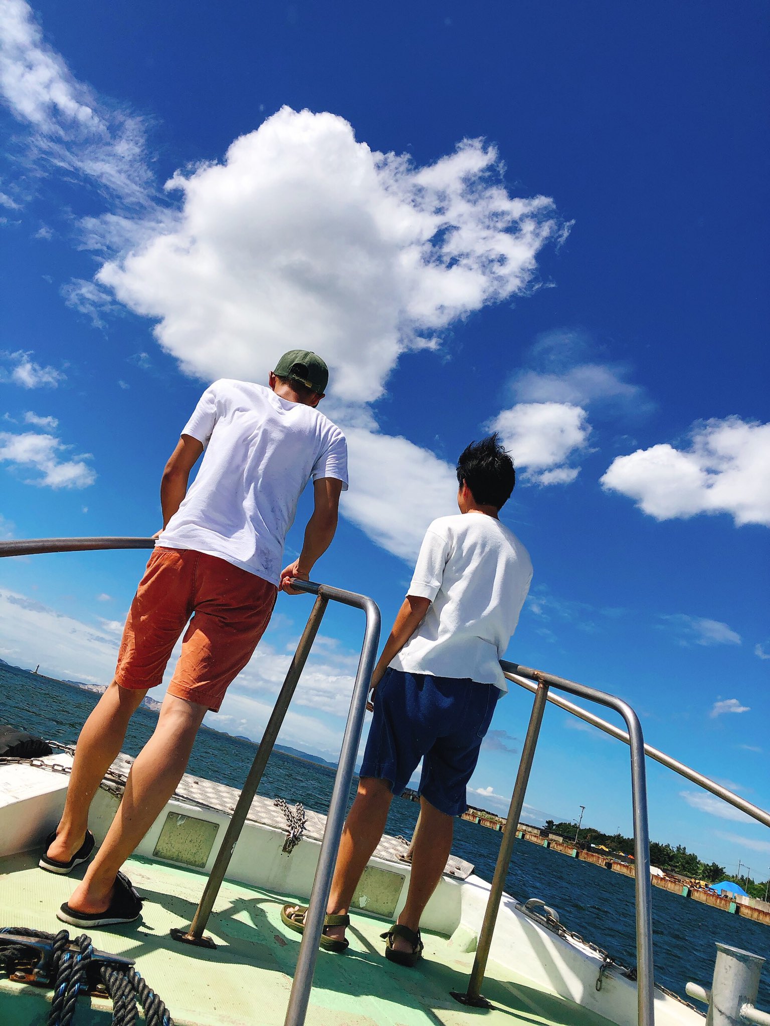 تويتر アウトドアサークル Into The Green على تويتر 無人島合宿の様子です 目玉企画ですので 何度かに分けて紹介していきます まずは出航編です 船を一隻チャーターして無人島に向かいます 船首に立つこともでき 出航感を存分に味わえます 春