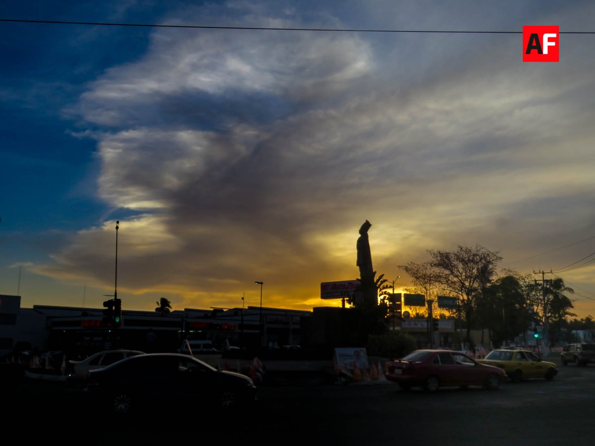 AFmedios's tweet photo. Los últimos rayos del sol, Glorieta Rey Coliman
#AsíEsColima #VisitaColima #Colima #PaseandoEnColima #Atardeceres #LoMejordeColima #Paisajes #AmoColima #MiColimabello #EsteEsColima https://t.co/7MU8HezqO7