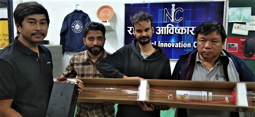 MahabirPun's tweet photo. बिद्यार्थीहरु र अरु कसैलाई अनुसन्धानमा प्रयोग गर्नको लागि Laser cutter machine आबश्यक परेमा राष्ट्रिय आविष्कार केन्द्रमा आउनु होला। आविष्कार केन्द्रमा भएको Laser Machine को लागी  रु.२ लाख भन्दा ब��ी पर्ने Laser Tube र अन्य सामानहरु ब्यापारी Deepak  Prasai  भाई र उनको टीमले दान गरे https://t.co/sGefVG51Wz