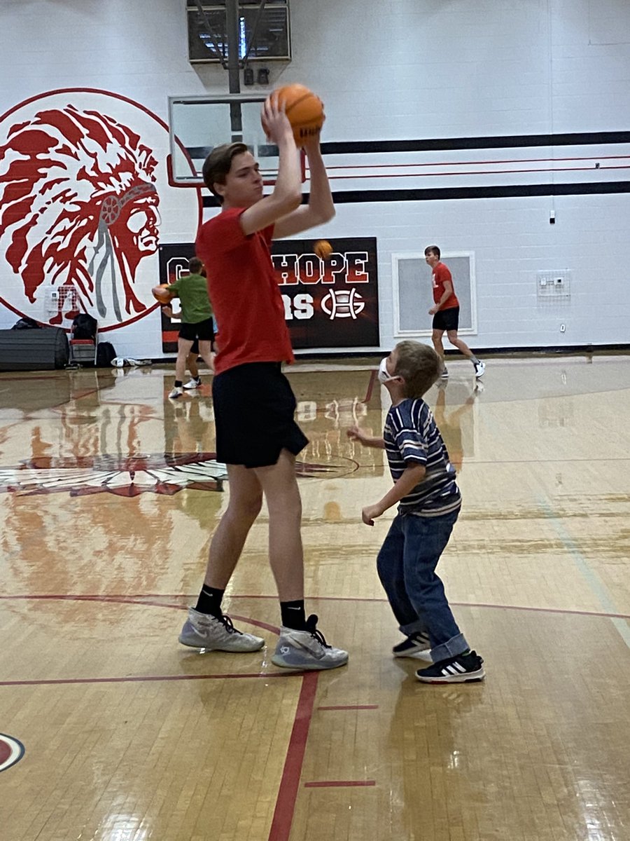 MrsKirkGH's tweet photo. We had a great afternoon hanging out with @GHRaiders_Hoops! Thanks @Coach_AdamsGH for a wonderful learning experience for my 3rd graders! #hoopgenius #GH3rdGrade @GHEReadyRaiders @goodhopehigh https://t.co/czCvwgErdT
