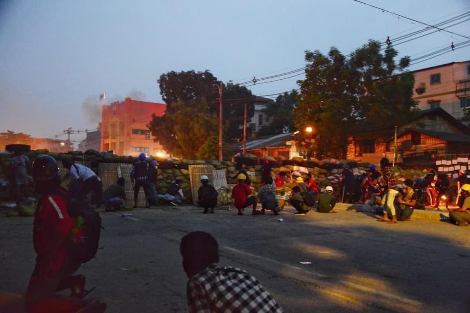 soezeya's tweet photo. At least one wounded during the security forces crackdown a protest at 6am in Insein, Yangon #WhatsHappeningInMyanmar https://t.co/XUiOs9kQY1