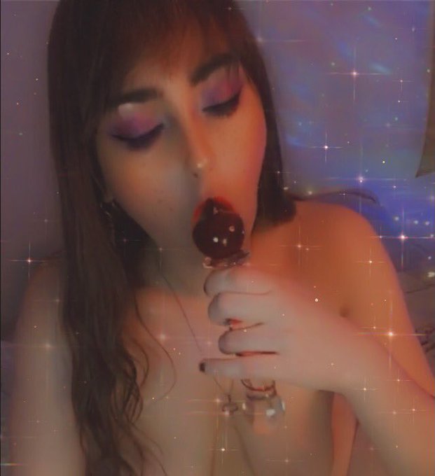 1 pic. ✨𝒻ℴ𝓇𝒷𝒾𝒹𝒹ℯ𝓃 𝒻𝓇𝓊𝒾𝓉 🍎✨ &mdash; #bbw #onlyfans #ddlg https://t.co/FlrFbsLHMb