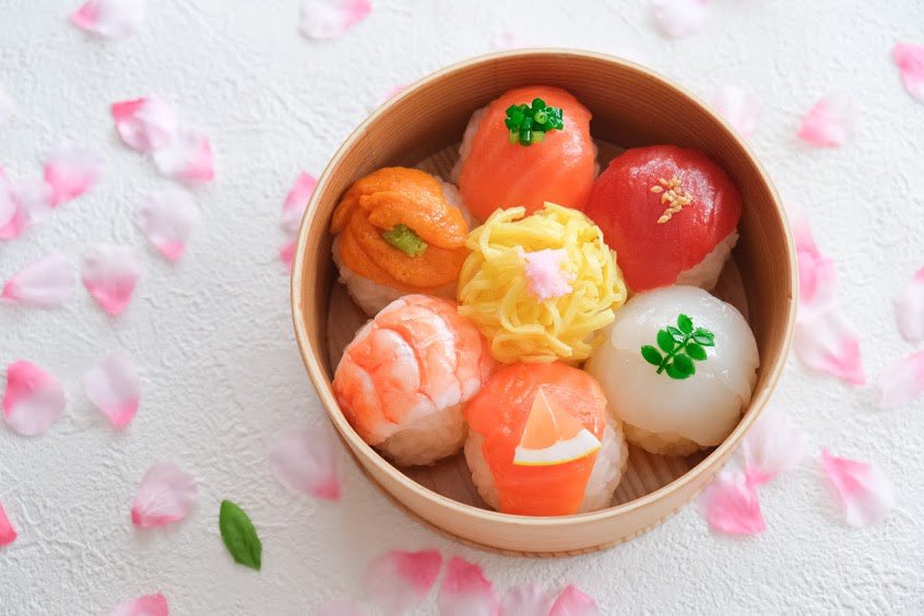 3月27日は #さくらの日 こちらは桜舞い散るなか食べたくなる『手毬寿司