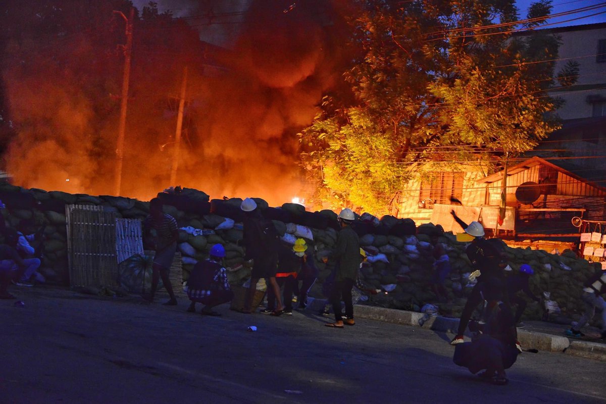 maytoekhine's tweet photo. #Insein strike was violently cracked down by terrorists at 6 am and at least 1 was injured. #AntiFascistRevolution2021 #WhatsHappeningInMyanmar #Mar27Coup https://t.co/Bdwiw9WNDP