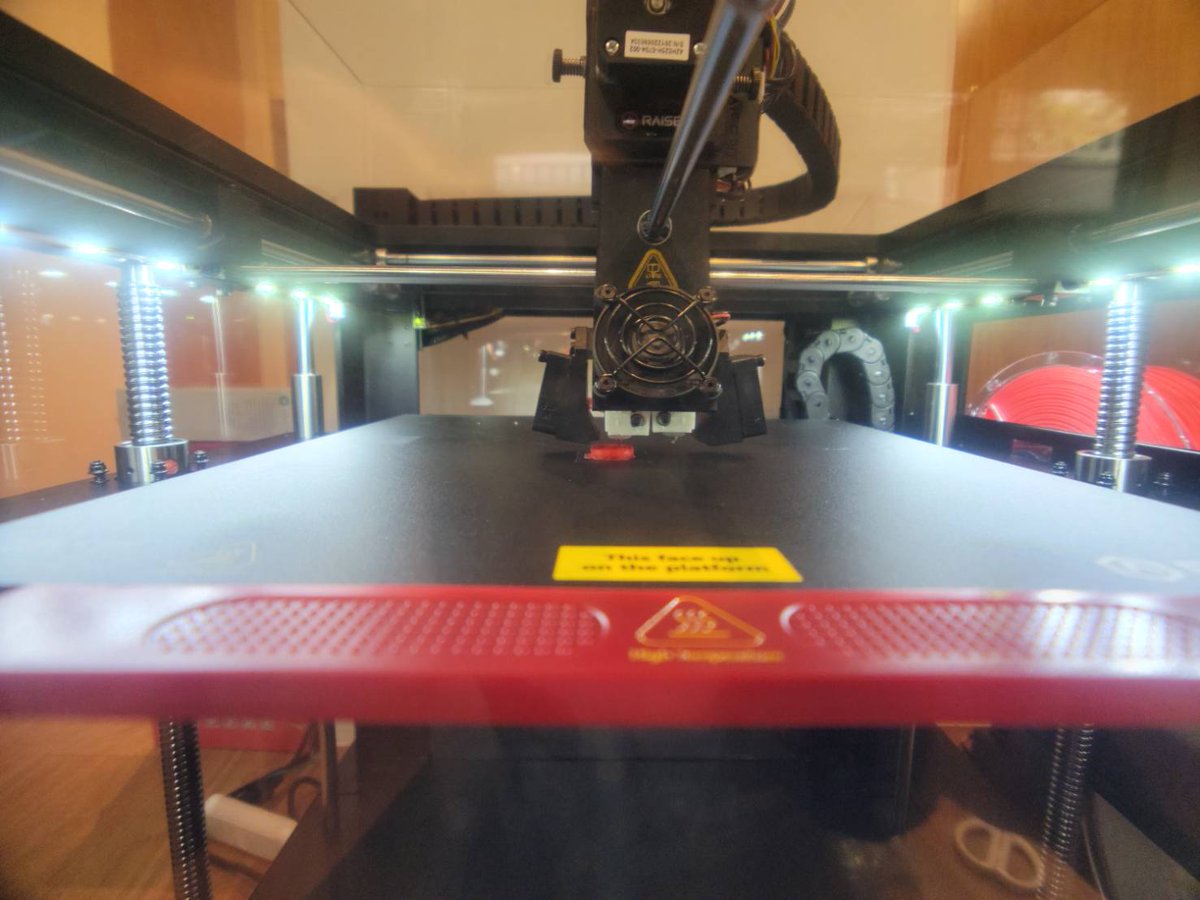 Jsiron2029's tweet photo. Lantac_Dragon_5.56 を印刷(積層ピッチ0.1mm)。
初めてraise3dのpro2使ったけど、やっぱキレイな造形。
#raise3d #3Dプリンター #マズルブレーキ https://t.co/qLwQKmX5e3
