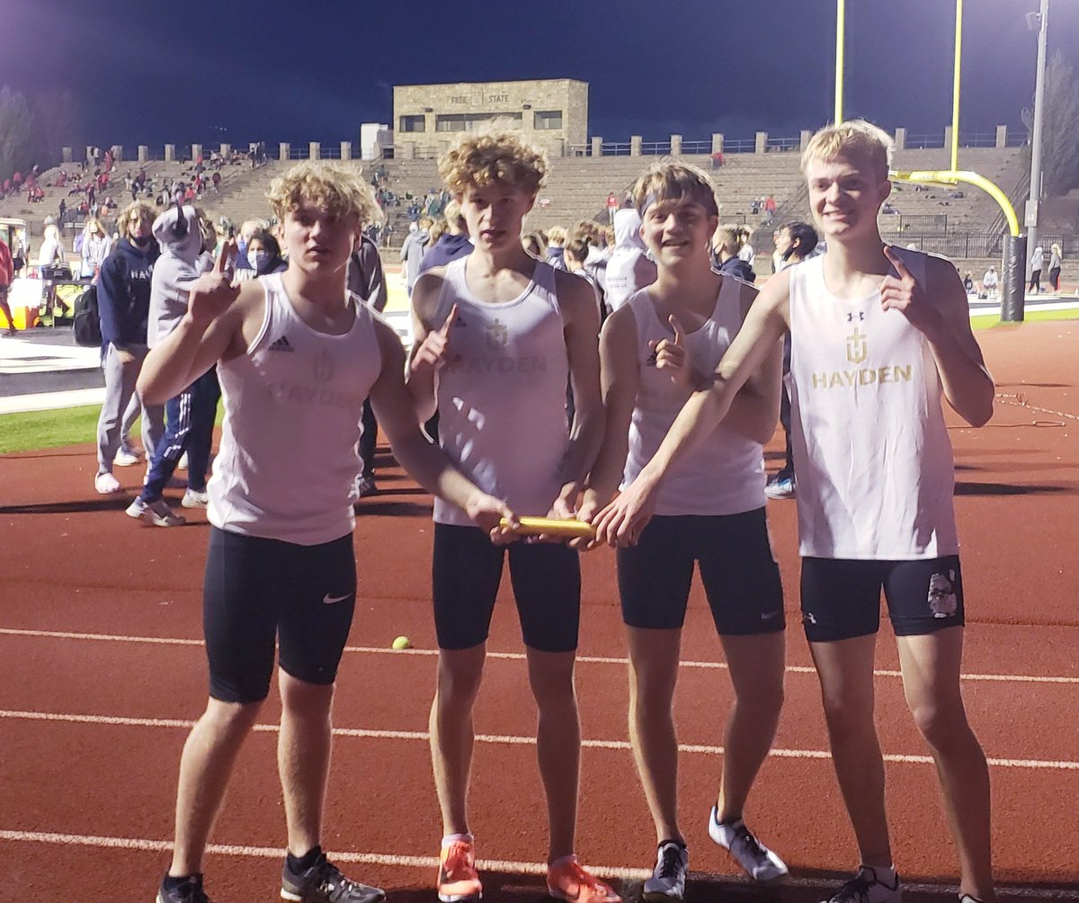 1st place 4x400!
Welcome back to the track!!