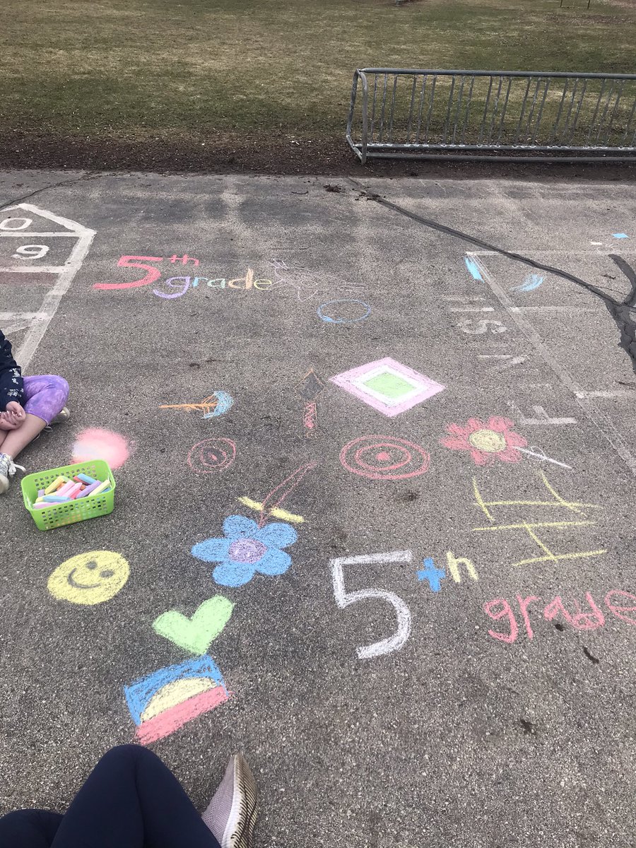 ChanJaycelin's tweet photo. Edgerton had a fun week celebrating student successes with our PBIS incentive! Our 5th graders practiced showing respect and empathy and earned a Decades Day and extra recess! https://t.co/8qv6oiWchE