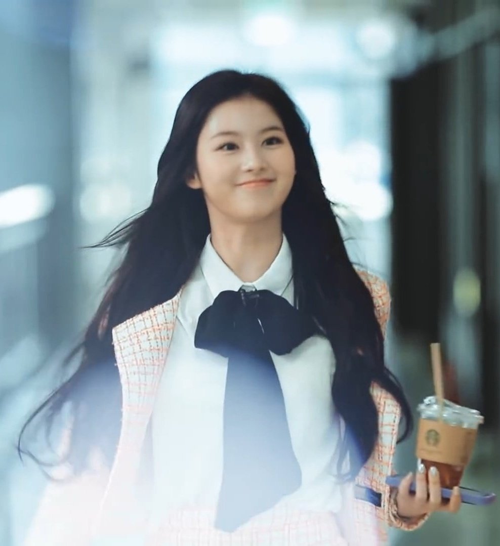 msnpics's tweet photo. sorry for being inactive. here's bubbly sana to start your day 💜 https://t.co/Y7o5Pwps3J