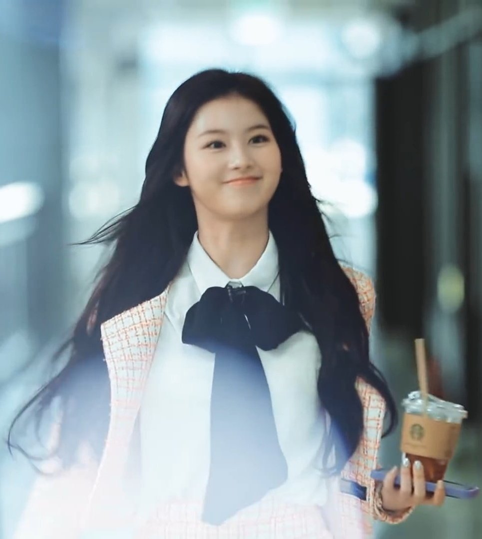 msnpics's tweet photo. sorry for being inactive. here's bubbly sana to start your day 💜 https://t.co/Y7o5Pwps3J