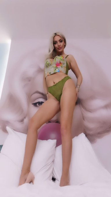 That girl who looks naughty from outside but she is cute from inside!  😈/😇 @luvlegsnheels @SBitchly @carlosbb588_bb<a href="/tag/october"class="tags"><span>#october</span></a><a href="/tag/november1st"class="tags"><span>#november1st</span></a>