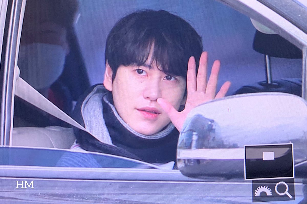 honeymallow8823's tweet photo. 210327

💙💙💙

➖

#규현 #KYUHYUN 
#キュヒョン #圭贤 
#슈퍼주니어 #SUPERJUNIOR

#TheRenaissance #HouseParty https://t.co/5rRwdfcNIT
