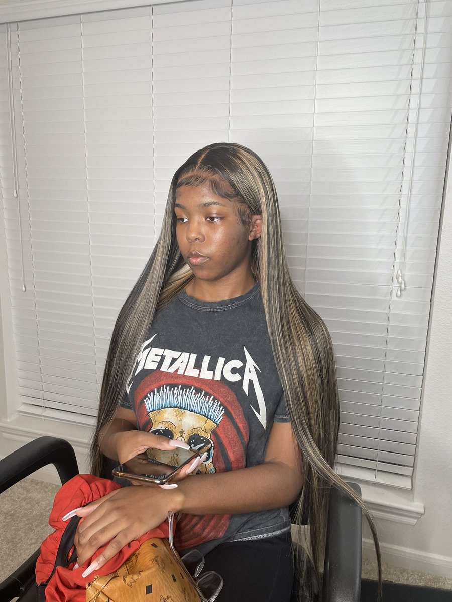 kayjaydee_'s tweet photo. Glueless frontal install with custom color by me!🥰✨ #bookinglinkinbio https://t.co/qCLTOZyWWF