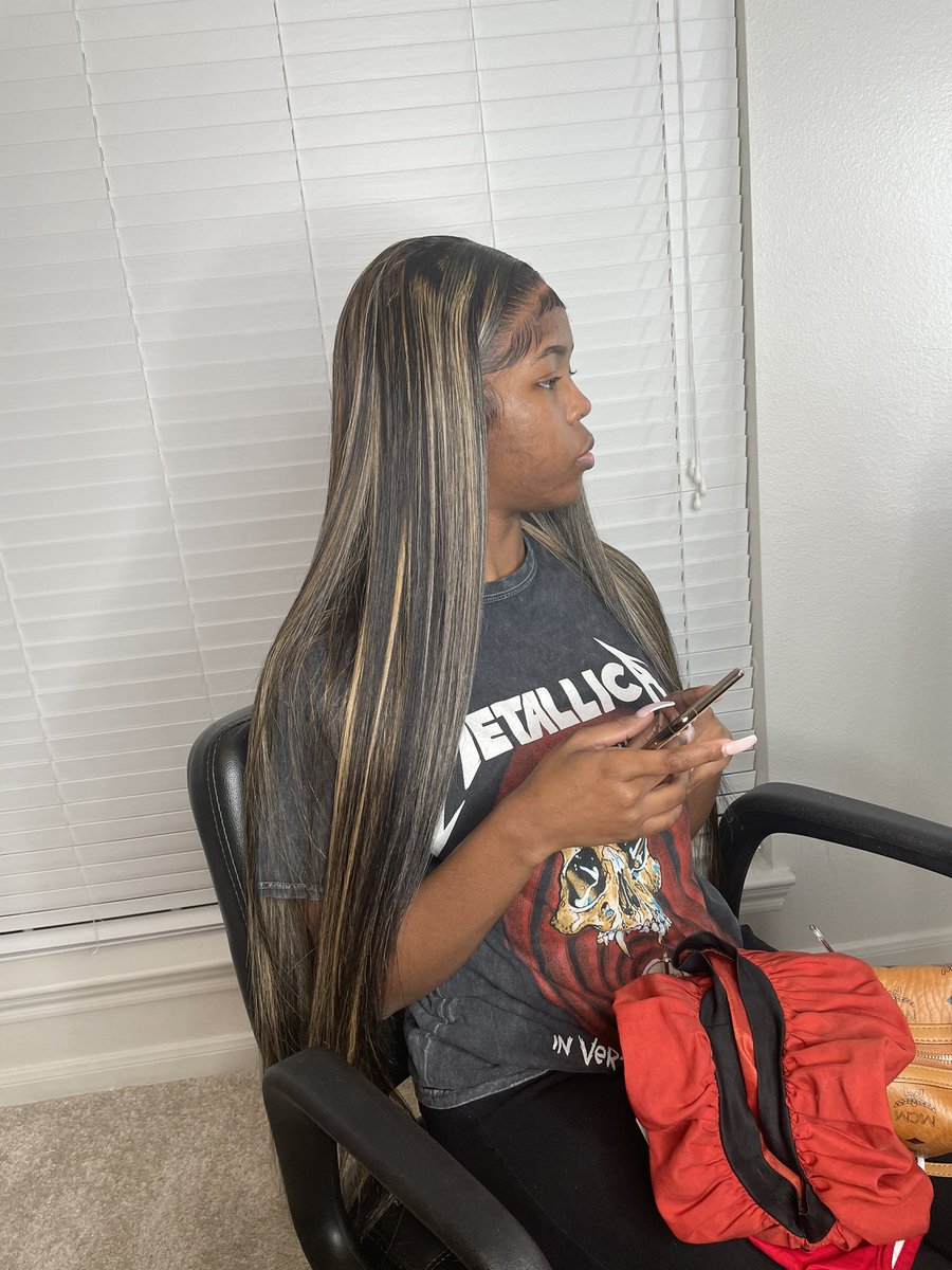 kayjaydee_'s tweet photo. Glueless frontal install with custom color by me!🥰✨ #bookinglinkinbio https://t.co/qCLTOZyWWF
