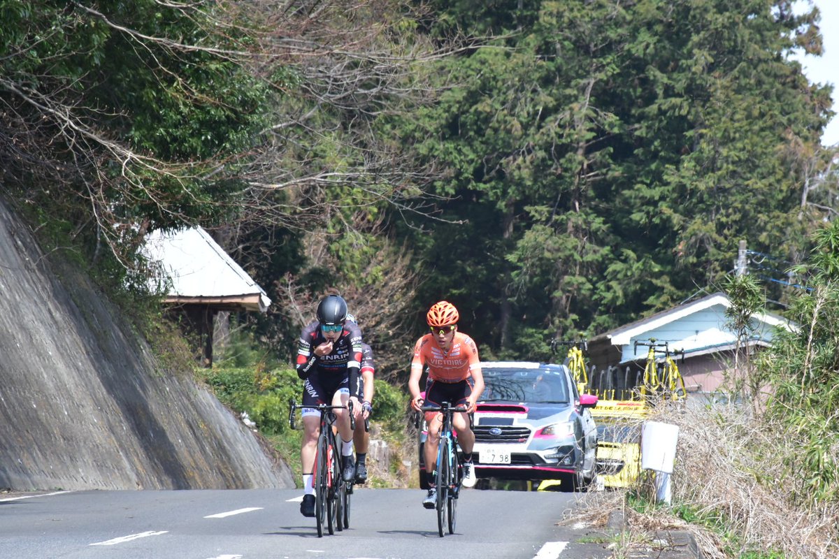 那須ブラーゼン公式 6 先頭は変わらず3名 集団はスパークル大分が牽引 三菱地所 Jcl カンセキ真岡芳賀ロードレース 那須ブラーゼン公式 6 先頭は変わらず3名 集団はスパークル大分が牽引 三菱地所 Jcl カンセキ真岡芳賀ロードレース
