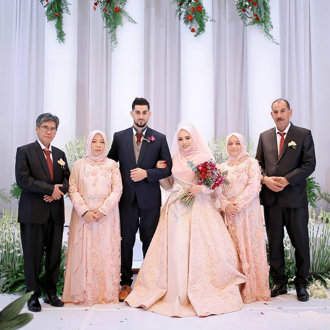 Kedua orang tua mempelai di hari pernikahan Khadijah dan Ali pada bulan Januari lalu.