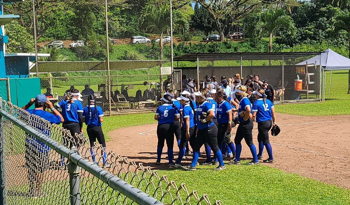 tombuning's tweet photo. #GoSwords #SwordsOhana #SwordsontheRise #GoSilverswords What a day - what a game(s)! Swords win both games - showing their mettle - coming back from a 3 run deficit to win in 10. Also, first ever video broadcast of a softball game. Special thanks to HPU for all your help. Mahalo https://t.co/kcuffPiuHz