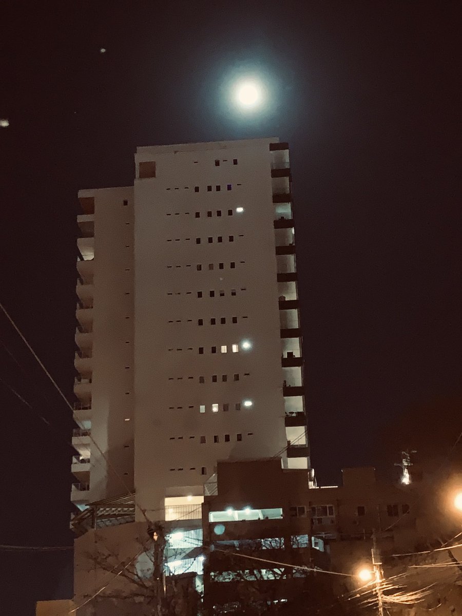 AE_Educacion's tweet photo. Luna llena en Tegucigalpa viernes 26/4/2021 https://t.co/kwm6AD2qU8