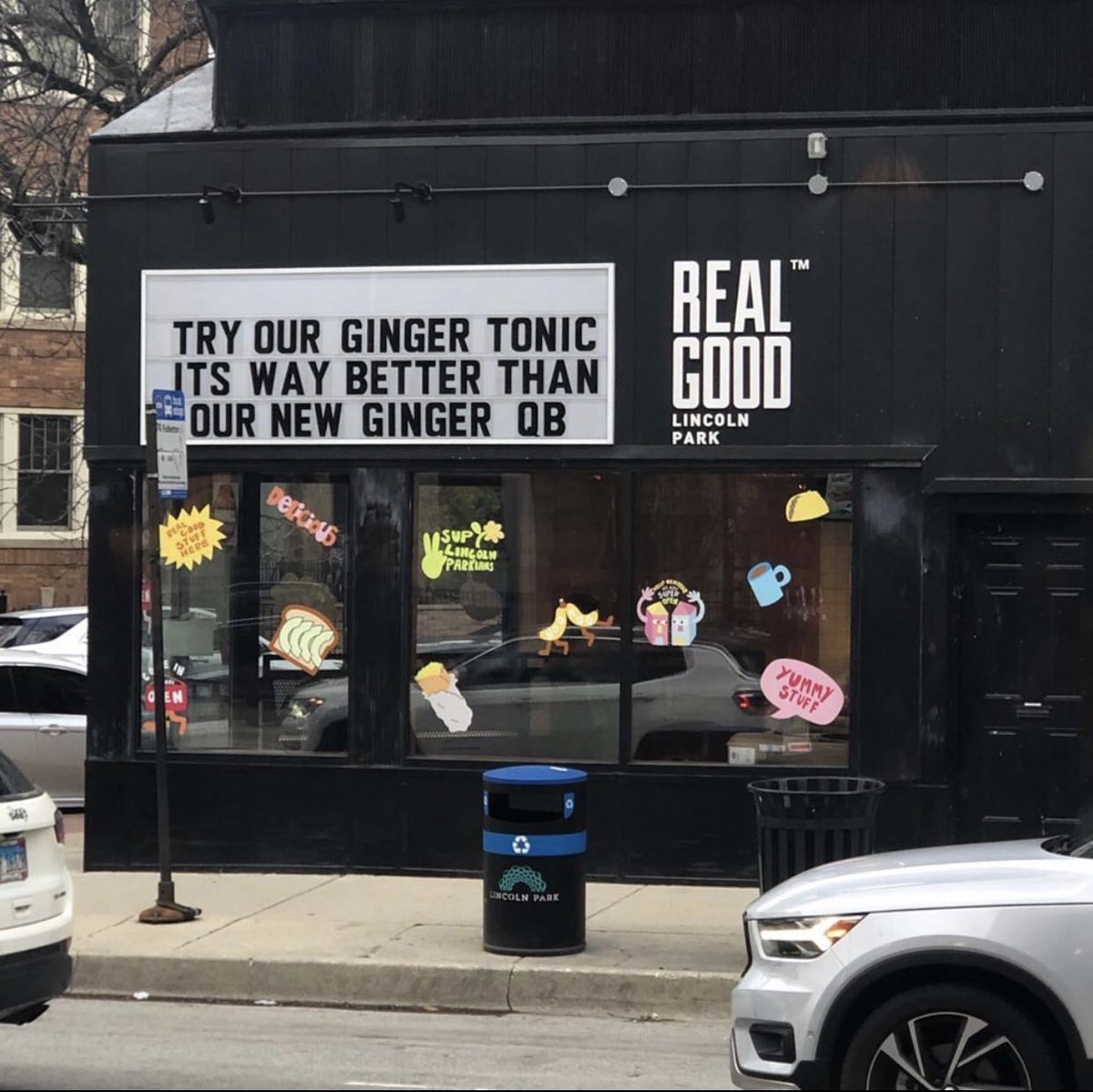 qbdamassa's tweet photo. Apenas um bar em Chicago... https://t.co/avv561AelY