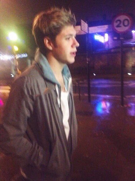 brunypotterr's tweet image. // appearance, body image

- 

- 

- 

hanging out w/ #LAPOLLO :) 
@apolloriddle @landonpotterr