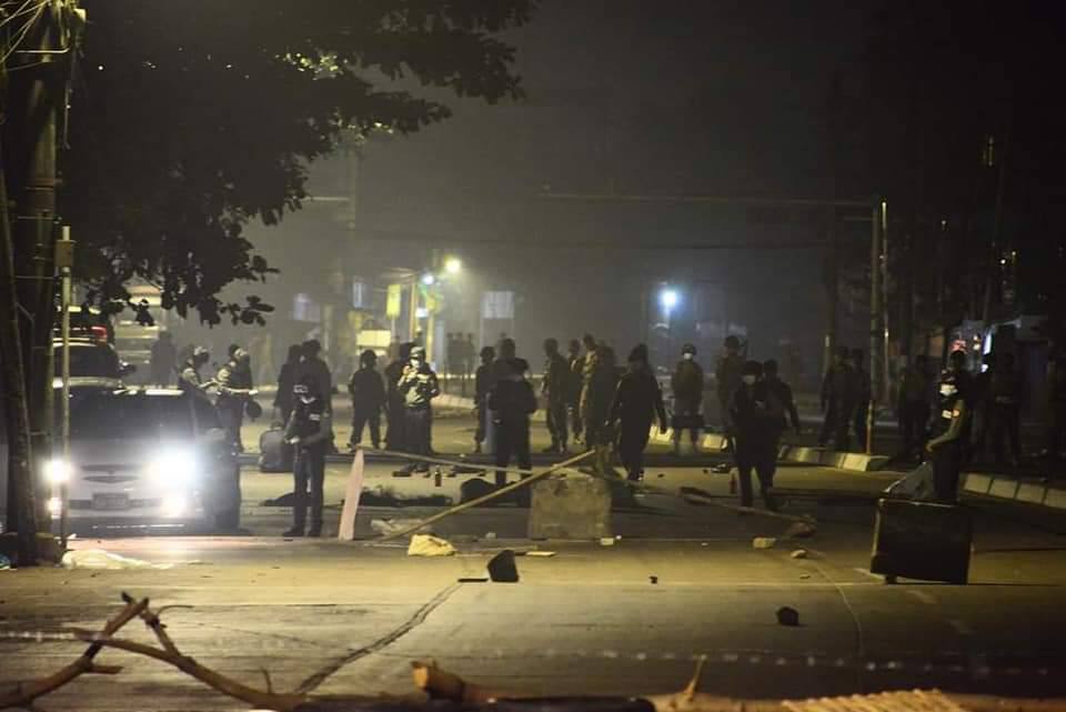 Dawn strike in Insein started at 2:30AM is dispersed by Military's Sponsored Terrorists at 3AM this morning. One injured as they continuously shot and dispersed at 6AM.
ANTIFASCIST REVOLUTION
#AntiFascistRevolution2021
#Mar27Coup
#WhatsHappeningInMyanmar