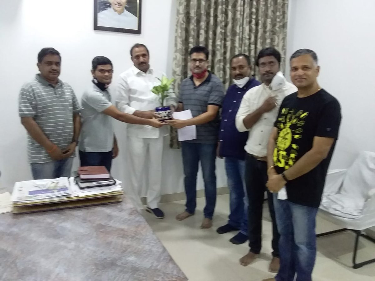 Biareddy's tweet photo. Met serilingampally MLA @GandhiArekapudi garu and he assured support to Victims of Prajay Engineers Syndicate. @CommissionrGHMC @Director_EVDM @KTRTRS @TelanganaCMO @rera_ts https://t.co/GdhKXvCWZP