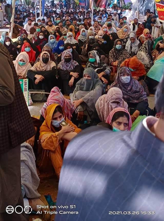 MisbahAbid15's tweet photo. For those who think it's easy to protest, it's easy to come on roads, let me be clear we opted this because our future is on stake...they have challenged our credibility and we will prove its not so simple to deprive us from our rights.  
#TeachersKi_KhwariHoriHy
@UsmanAKBuzdar https://t.co/xfK9yx5h5j