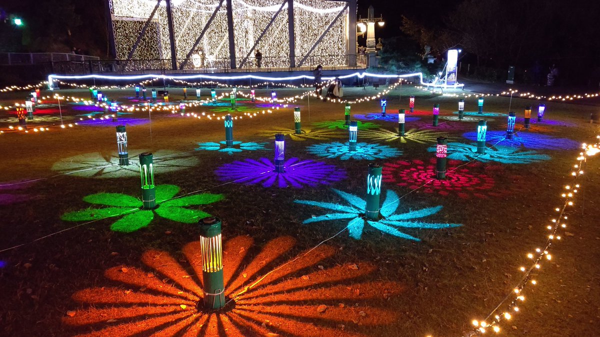 invoke_cha164's tweet photo. Winter illumination at Meijimura in Japan.
It's my favorite place and i visited many times.
#HaatoWWTourGuide https://t.co/xTwfy7qWua