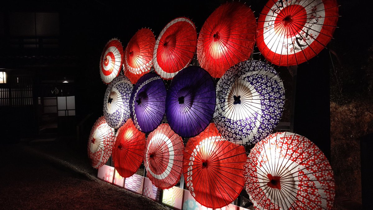 invoke_cha164's tweet photo. Winter illumination at Meijimura in Japan.
It's my favorite place and i visited many times.
#HaatoWWTourGuide https://t.co/xTwfy7qWua