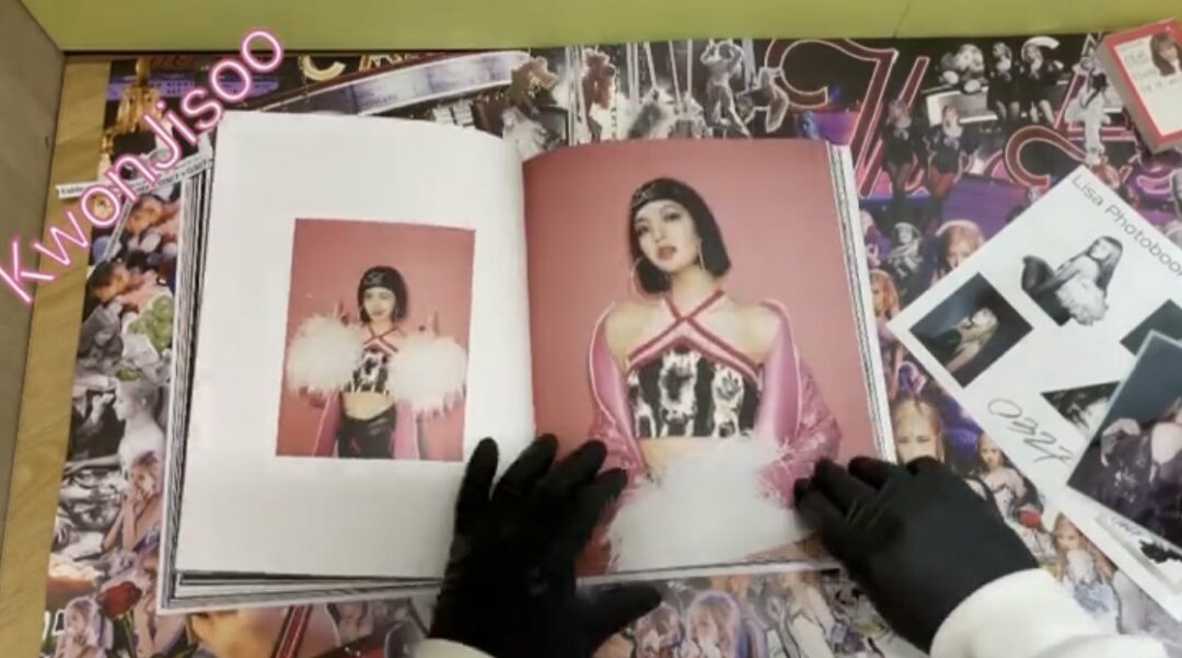 Lisa12109129's tweet photo. Lisa's Photobook 😍😍

#TheLalisaDay https://t.co/o5Lj37uQnd