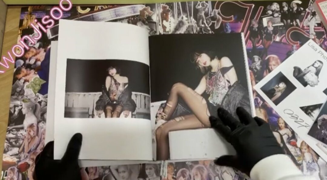 Lisa12109129's tweet photo. Lisa's Photobook 😍😍

#TheLalisaDay https://t.co/o5Lj37uQnd