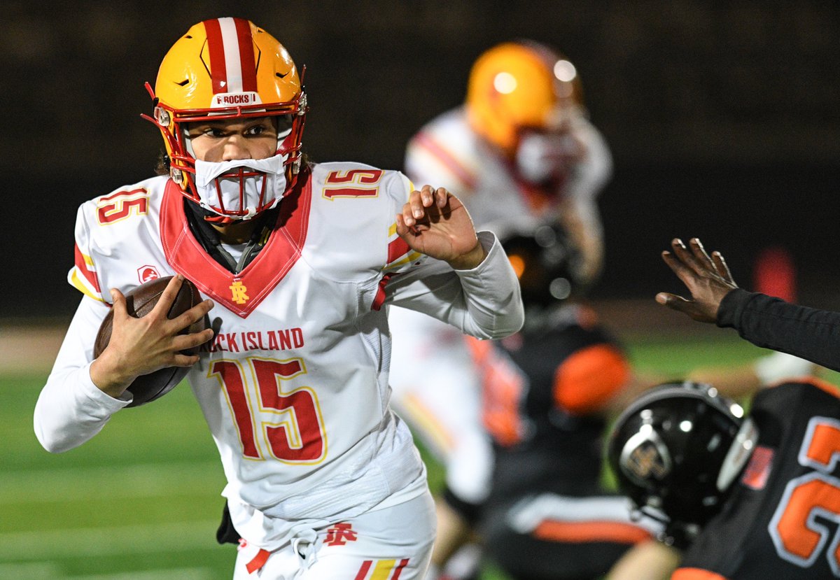 #HungryHobo11 Player of the Game: Rock Island junior quarterback Eli Reese, who stepped up with Devin Swift in crutches.

Reese finished 20 of 23 passing with 295 yards &amp; three touchdowns, rushing for two more TDs &amp; 42 yards in #5 Rocks' 54-38 win at UT. 📸: <a href="/MegMcLaughlinDA/">Meg McLaughlin</a>