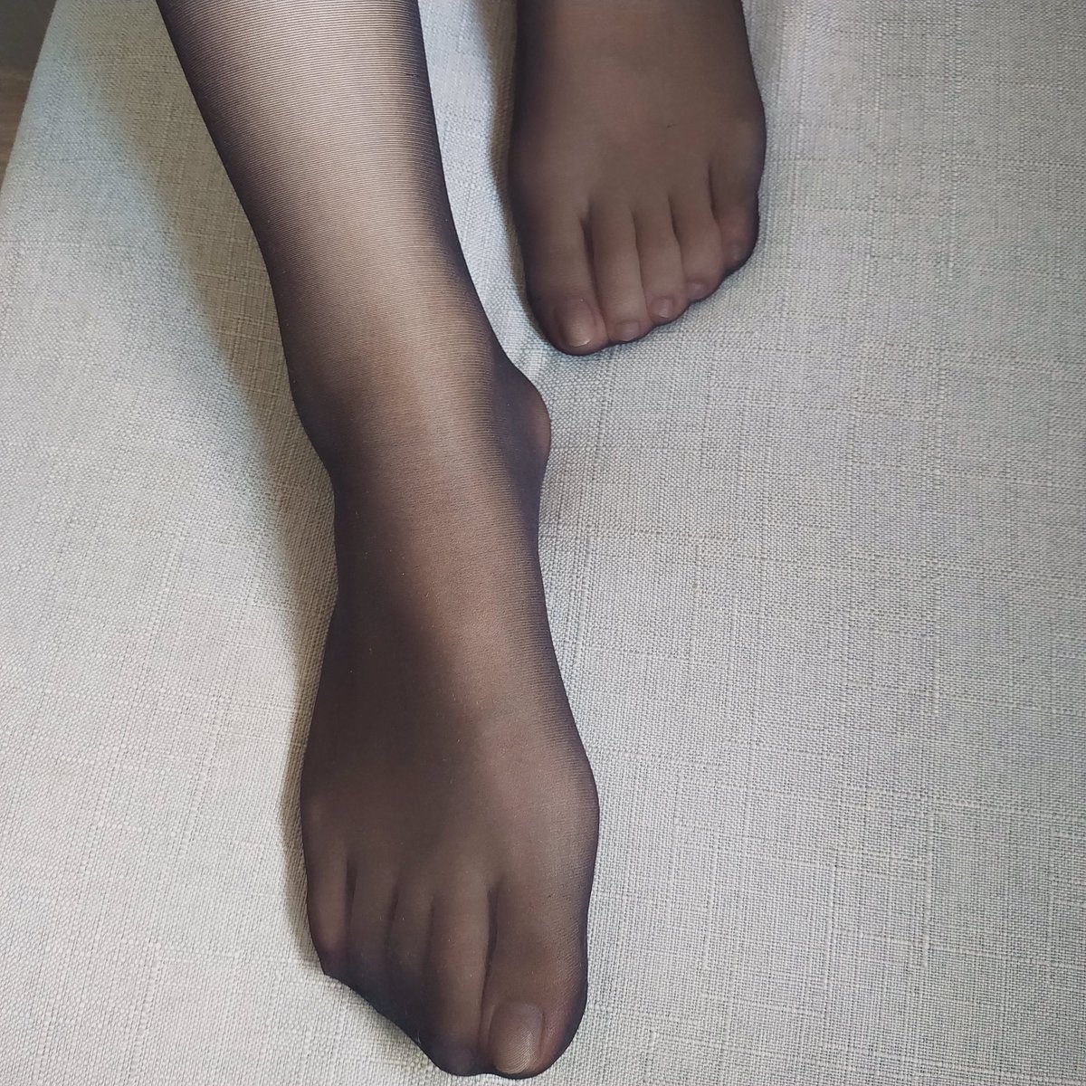 piaopiaoyun's tweet photo. 很喜欢的一组照片～
袜子
#丝袜 #脚 #足舐め #恋足 #腿控 #腿控福利 #足交 #女王 #女王 #美腿丝袜 #美腿 #裤里丝 https://t.co/i9xgAG5f4l