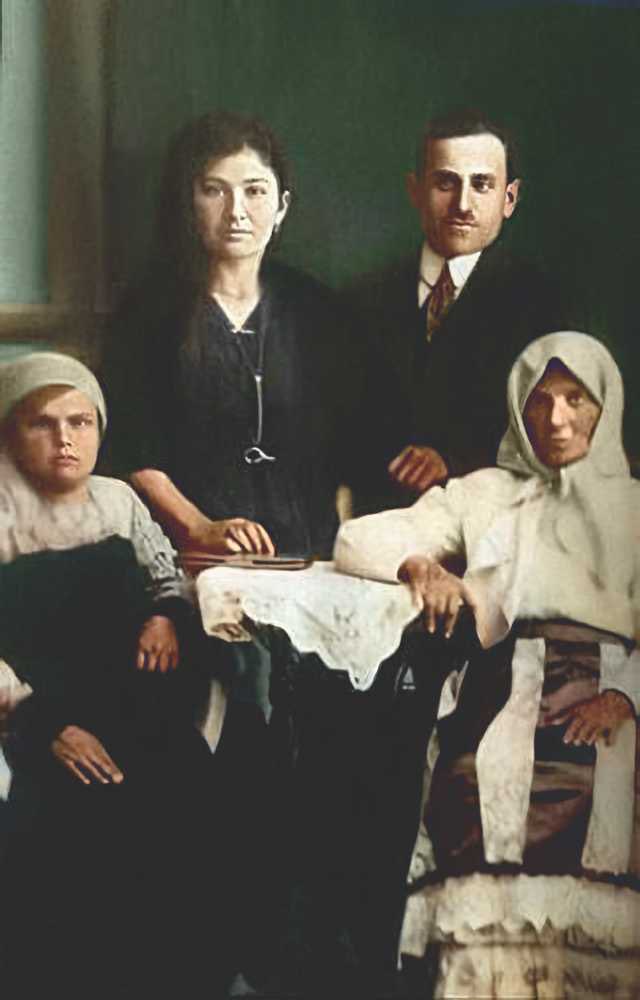 airguitarsolos's tweet photo. @jaketapper My Jewish ancestors are also from Łódź. Sadly not all of my family made it out. https://t.co/FCsSTdr2sp