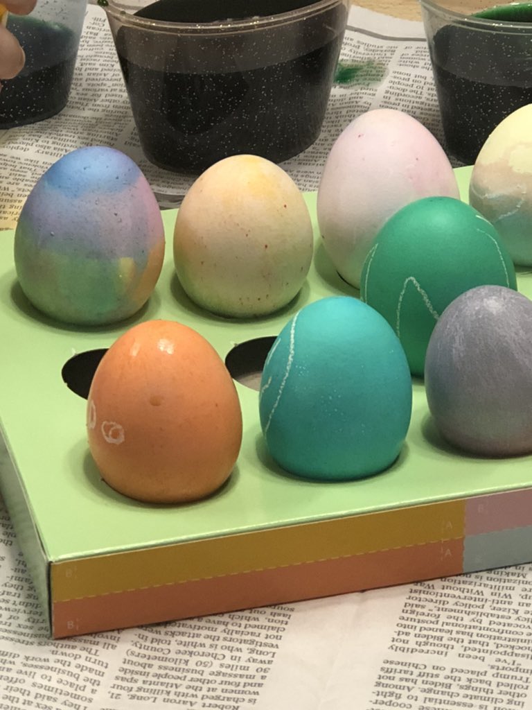 shapingherworld's tweet photo. Early but nonetheless fun #egg #easter #eggcoloring #eggdecorating #familytime #creative https://t.co/N6NrPeaUc4