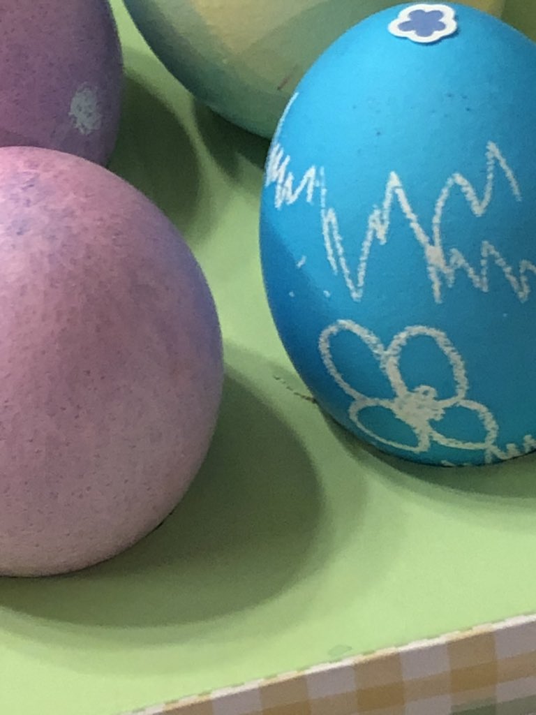 shapingherworld's tweet photo. Early but nonetheless fun #egg #easter #eggcoloring #eggdecorating #familytime #creative https://t.co/N6NrPeaUc4