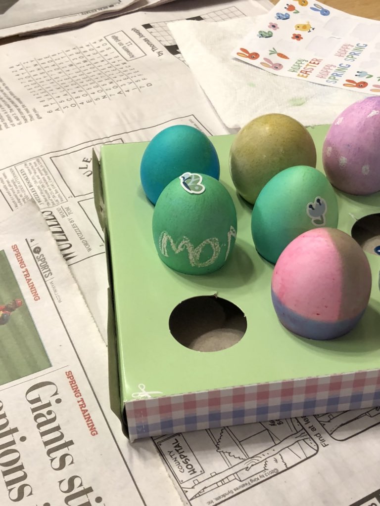 shapingherworld's tweet photo. Early but nonetheless fun #egg #easter #eggcoloring #eggdecorating #familytime #creative https://t.co/N6NrPeaUc4