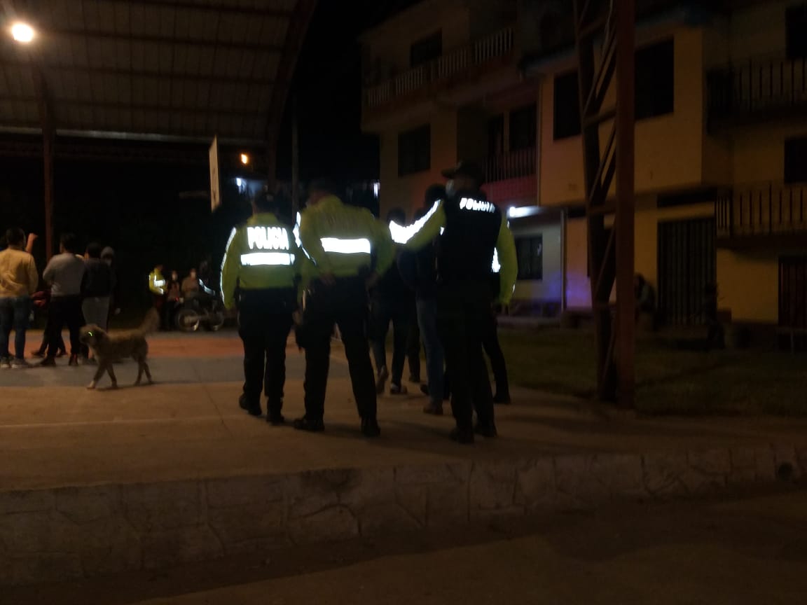 Conjuntamente con <a href="/PoliciaEcuador/">Policía Ecuador</a> y Unidad de Justicia del Gad Ms se procede a suspender un campeonato de indor en la comunidad de Zhimbrug, además se realizan 4 notificaciónes por no usar mascarilla por parte de la Unidad de Justicia.

<a href="/goberazuay/">Gobernación del Azuay</a> 
<a href="/azuayinten/">Intendencia del Azuay</a> 
<a href="/ADRIANLITUMA/">Adrián Lituma</a>
