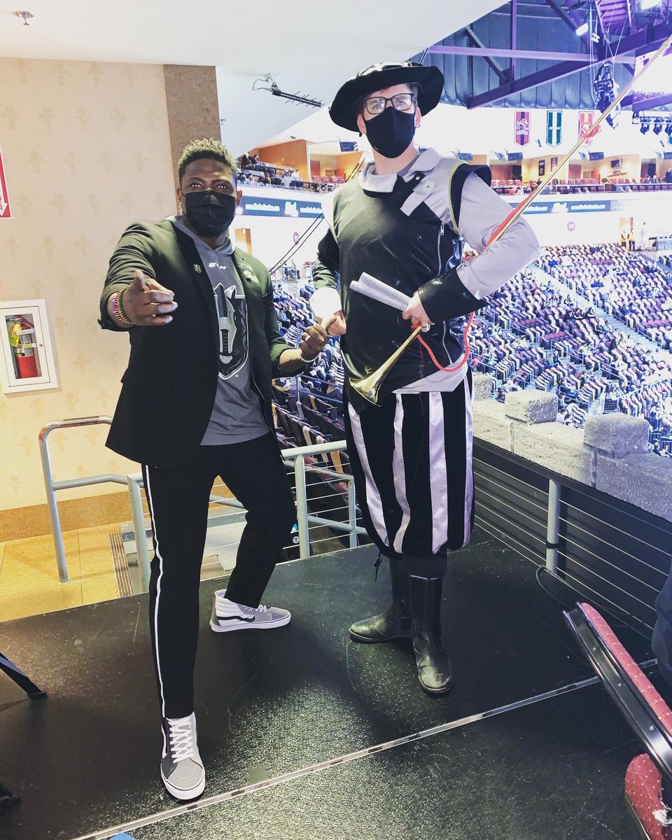 bOjO_LiVe's tweet image. #BESTIES. Harold &amp;amp; Bojo 🤷🏾‍♂️🧙🏻@HSKnights #InArenaHost🎤 #TownCrier🎺 #HomeMeansHenderson #HouseHenderson #HSK🏒