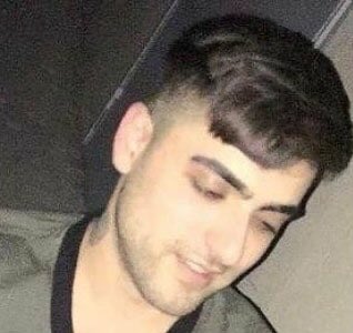 17 yaşında...
Dini nikahlı...
5 aylık hamile...
Bıçaklanarak katlediliyo bu şerefsiz tarafından.
Hayvansan,çocuksan,kadınsan ne zaman ve nasıl öleceğin belli değil...Geleceğe dair hayal bile kurdurtmazlar sana! Zaten geleceğin yok! Sıçiym böyle işe! #SezenÜnlü