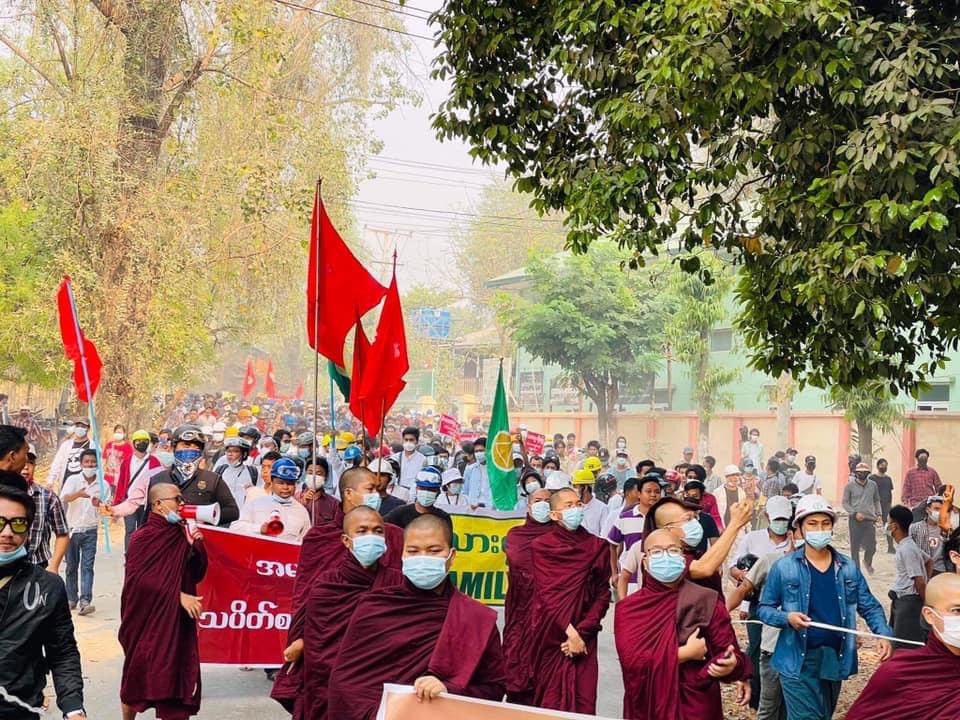 Shoon_Naing's tweet photo. At least thousands if not tens of thousands of protesters have come out on road today in Myanmar across the country including many townships in Yangon, Mandalay, Kachin state, Shan State, Kayah State, Ayeyarwaddy Divison, Mon State. #WhatsHappeningInMyanmar #March27Coup https://t.co/DArdpFQ87Y