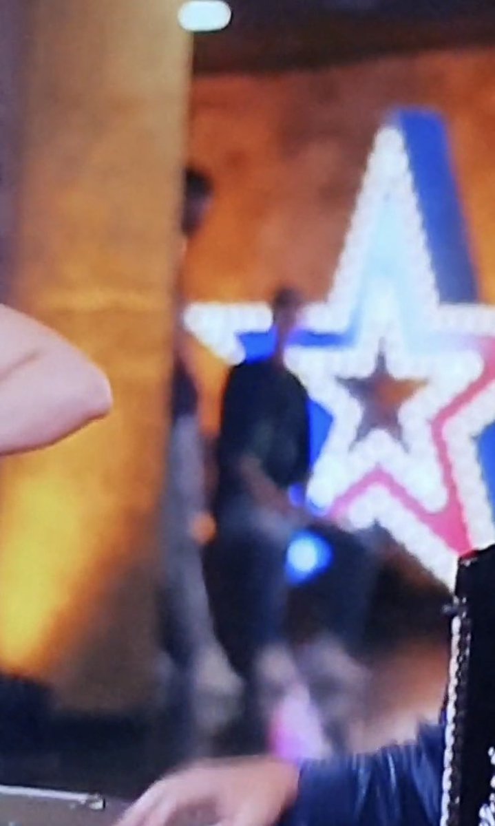 NattaVeraa's tweet photo. Cada viernes m meto a twitter a ver si mi hermano ya apareció n #gottalentchile .El no estar n mi país cn mi family, no tener buen wifi, ver como chile se burla de su gente, m produce un poco d ansiedad, but sé que Isaac será una bomba! Lo+cercano q pude ver de él hoy. Soy tu fan https://t.co/lpXYEtZJDM