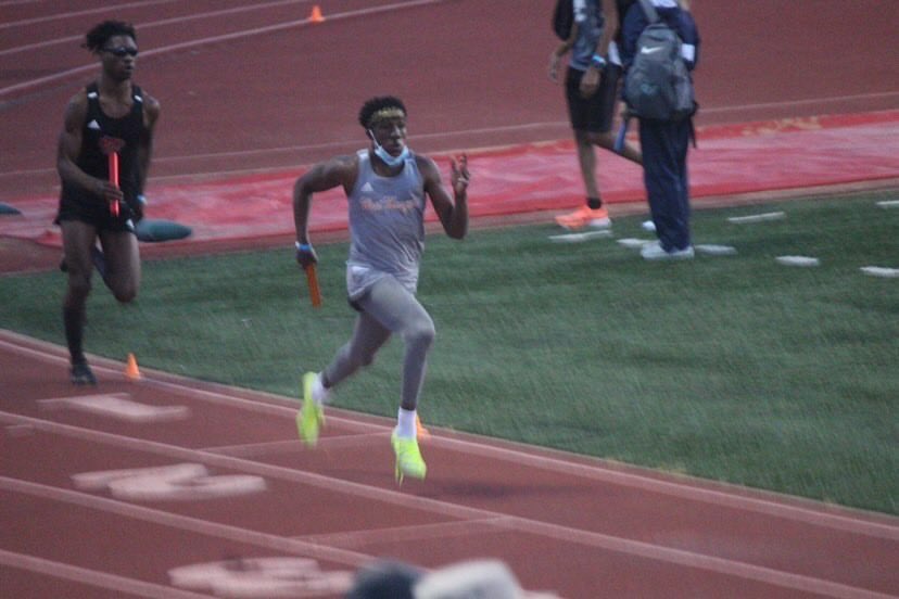 KobeBrown03's tweet photo. 4x400 pr’d yesterday 3:29 I’m ready  to keep running into district with @runlikedee @IGoByAbb and @Kasen_Mccoy✔️‼️ https://t.co/EspsMbDsau