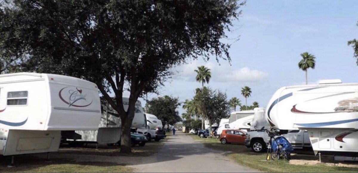 aaarz368's tweet photo. So Ted Cruz and 18 other idiot Republican Senators are making up some bullshit crisis at the border. I live in the Rio Grande Valley, 15 minutes north of Mexico. The only thing going on down here are the remainder of our beloved Winter Texans enjoying our 80 degree weather. https://t.co/LtLr4WWmc3
