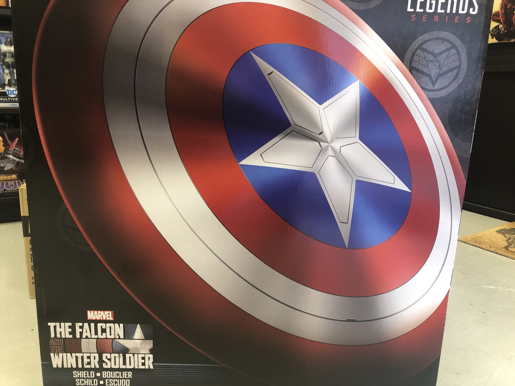 トイ コミックのガリンペイロinakihabara 2話目も好評 ファルコン Amp ウィンターソルジャー 盾の持ち主として相応しいのは一体誰なのか ハズブロ1 1スケール キャプテン アメリカ シールド 在庫アリ But This Belongs To You 通販サイト