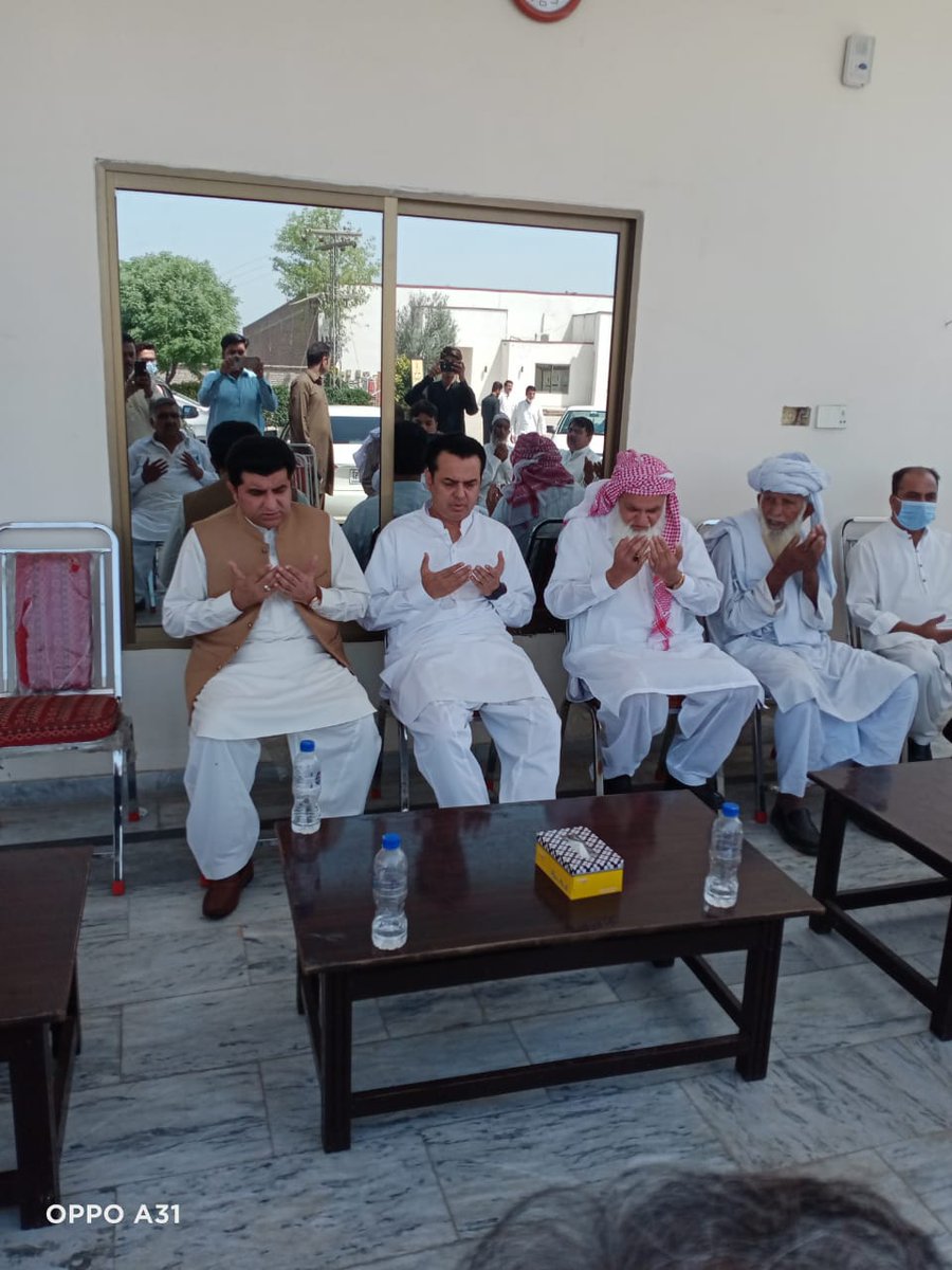 Aamir9287's tweet photo. میاں منان میاں عرفان منان میاں طاہر جمیل شفیق گجر طاہر خلیل سندھو اسرار احمد منّے خان شیخ اعجاز چوہدری شاہد اقبال اعوان اور دیگر احباب کی 
سابق وفاقی وزیر مملکت طلال چوہدری صاحب کی والدہ کی وفات پر تعزیت کے لیے
#TeamTallalCh #PMLN #SMT #NA102 #Jaranwal
@Tallal_MNA https://t.co/XpkcqnJqs8