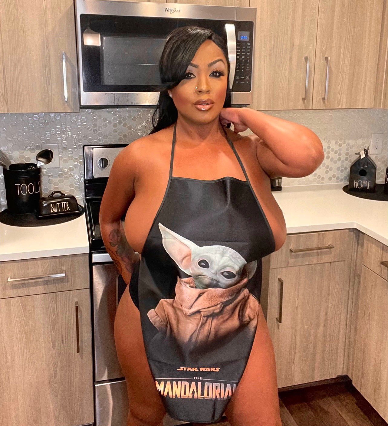 Want a late night snack ? 😏👀 https://t.co/7JOFra1Jqo #TheMandalorian #starwars #thechild https://t.co/xLJQOnF4AB